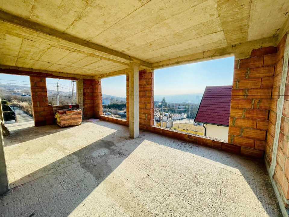 Casă cuplată, 4 camere, 163 mp utili, semifiniasată, cartier Dâmbul Rotund