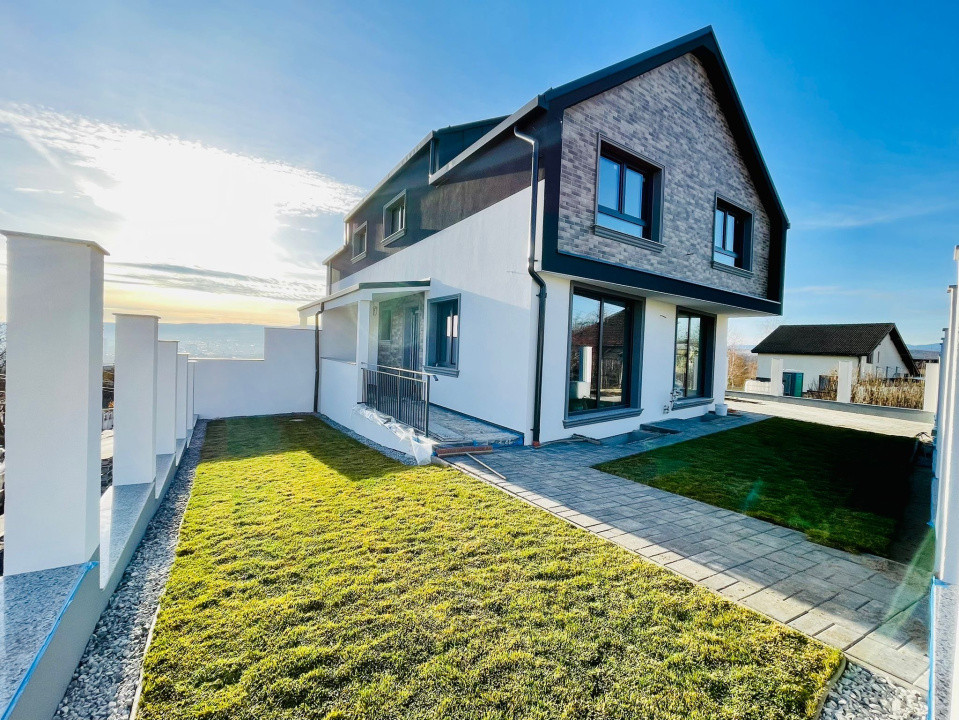 Casă cuplată, 4 camere, 163 mp utili, semifiniasată, cartier Dâmbul Rotund