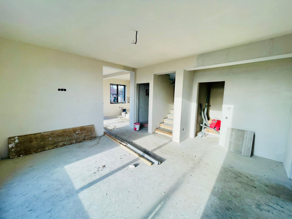 Casă cuplată, 4 camere, 163 mp utili, semifiniasată, cartier Dâmbul Rotund