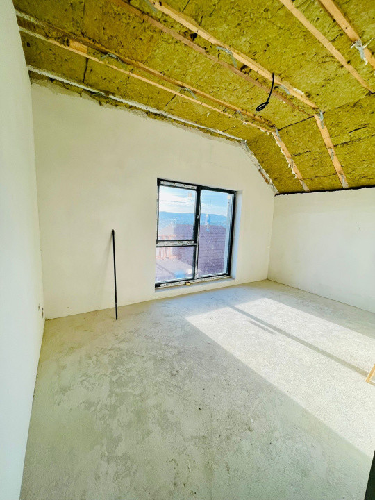 Casă cuplată, 4 camere, 163 mp utili, semifiniasată, cartier Dâmbul Rotund