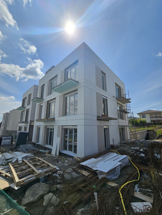 Apartament cu 3 cam, 100mp, LIFT, piscina, jacuzzi, zona Europa