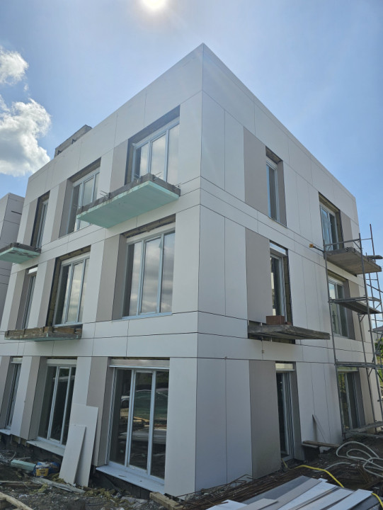 Apartament cu 3 cam, 100mp, LIFT, piscina, jacuzzi, zona Europa