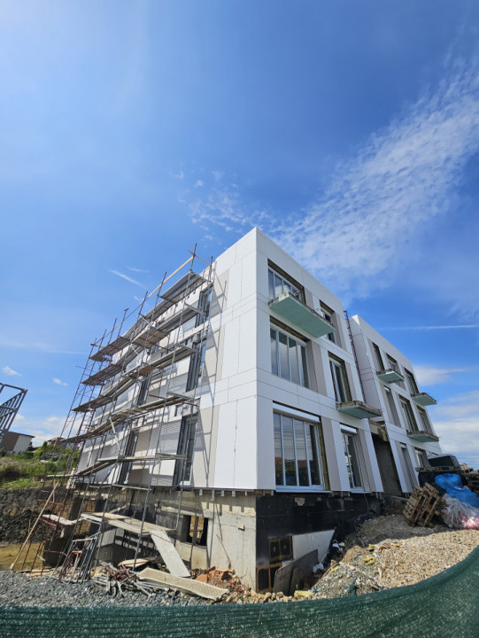 Apartament cu 3 cam, 100mp, LIFT, piscina, jacuzzi, zona Europa