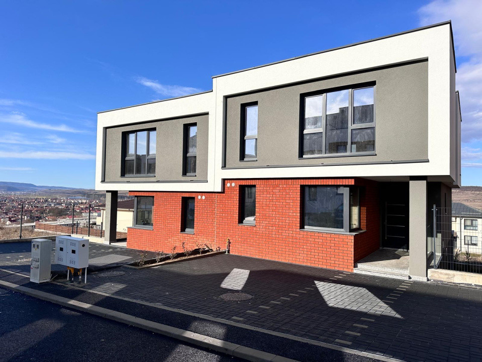 Casa/duplex de vanzare 3 nivele 170mp utili zona Narciselor 270mp teren