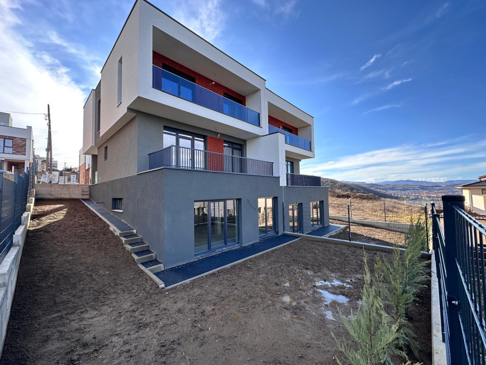 Casa/duplex de vanzare 3 nivele 170mp utili zona Narciselor 270mp teren