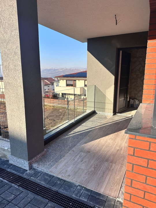 Casa/duplex de vanzare 3 nivele 170mp utili zona Narciselor 270mp teren