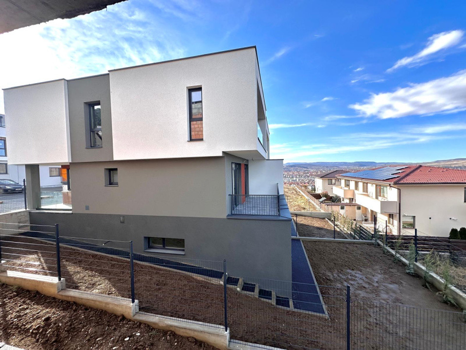 Casa/duplex de vanzare 3 nivele 170mp utili zona Narciselor 270mp teren