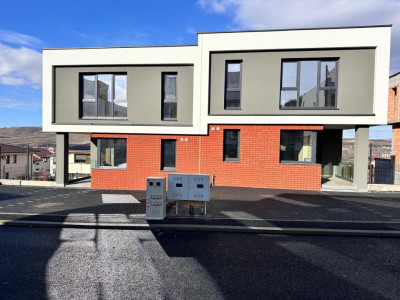 Casa/duplex de vanzare 3 nivele 170mp utili zona Narciselor 270mp teren
