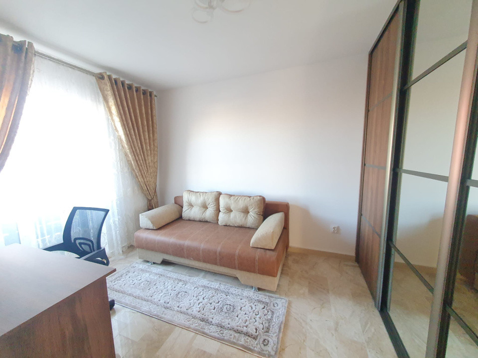 Apartament cu 3 camere, 55 mp, etaj intermediar, cu parcare, zona Petrom