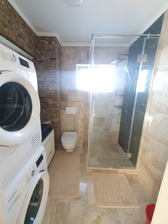 Apartament cu 3 camere, 55 mp, etaj intermediar, cu parcare, zona Petrom