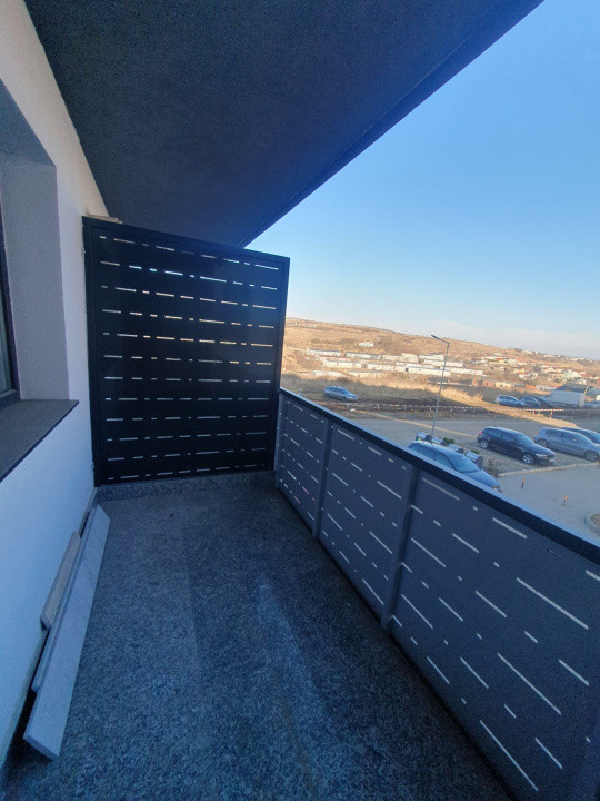 Apartament cu 3 camere, 55 mp, etaj intermediar, cu parcare, zona Petrom