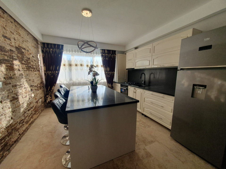 Apartament cu 3 camere, 55 mp, etaj intermediar, cu parcare, zona Petrom