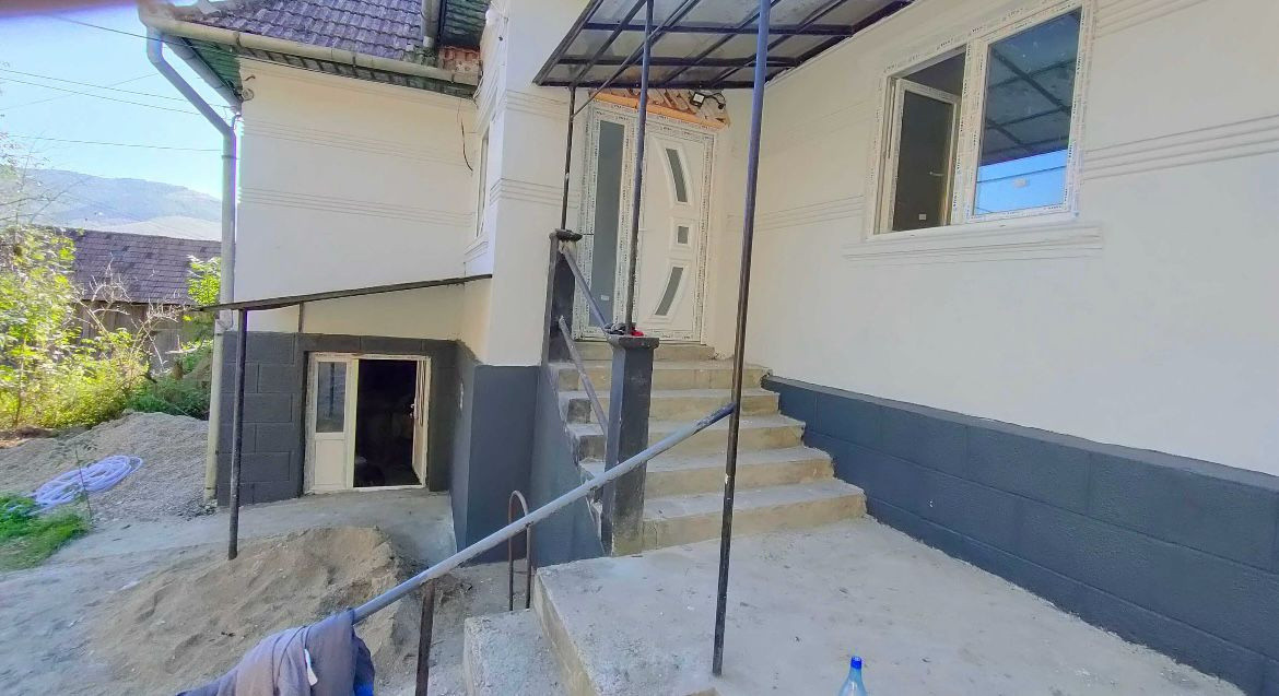 Casa de vanzare, 2 camere, 100 mp, zona Iara 