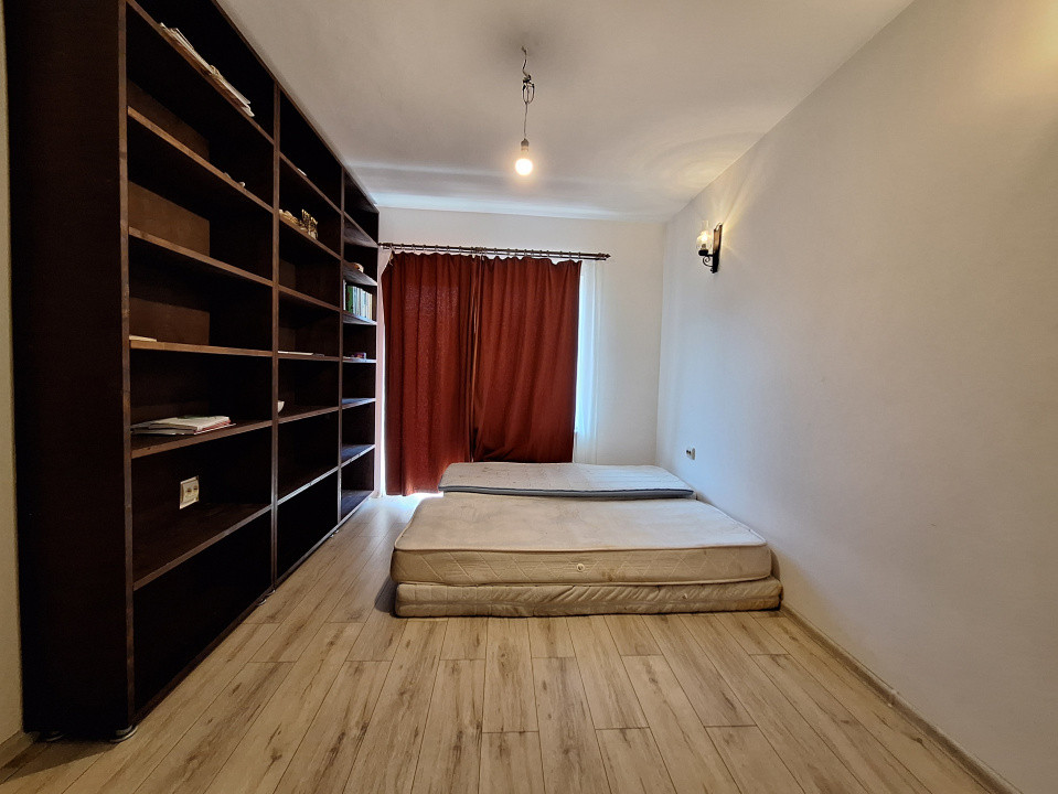 Apartament cu 3 camere, 54 mp, balcon, zona Tautiului