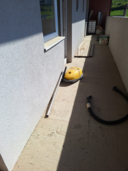 Apartament cu 3 camere, 54 mp, balcon, zona Tautiului