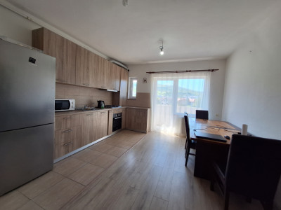 Apartament cu 3 camere, 54 mp, balcon, zona Tautiului