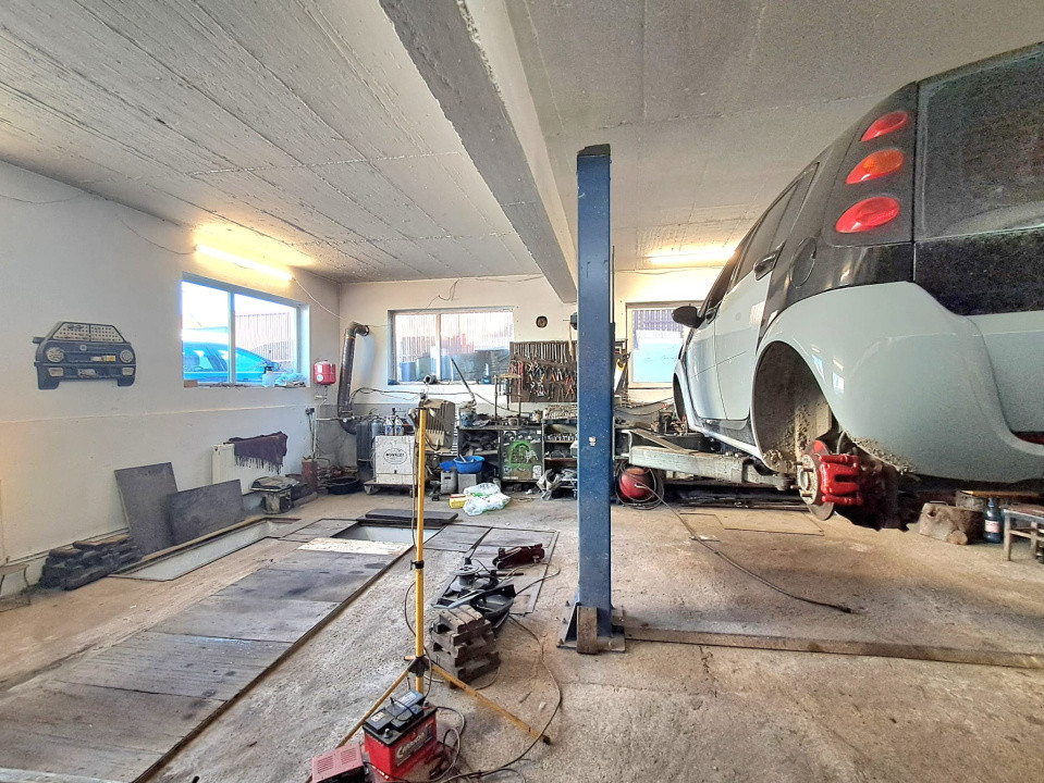 Casă individuală, 250 mp utili, 6 camere, terasă, grădină, garaj 100 mp, Dezmir