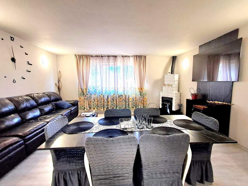Casă individuală, 250 mp utili, 6 camere, 3 balcoane, terasă, livadă, Dezmir