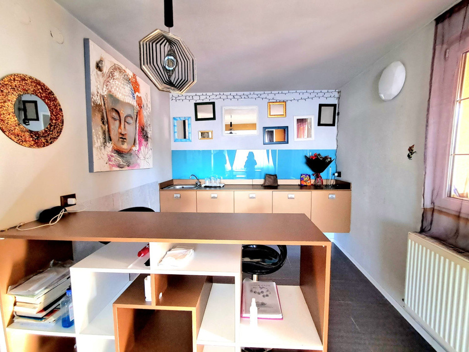 Casă individuală, 250 mp utili, 6 camere, 3 balcoane, terasă, livadă, Dezmir