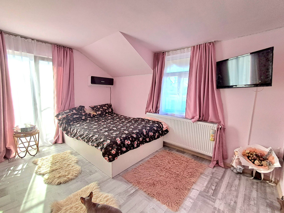 Casă individuală, 250 mp utili, 6 camere, 3 balcoane, terasă, livadă, Dezmir