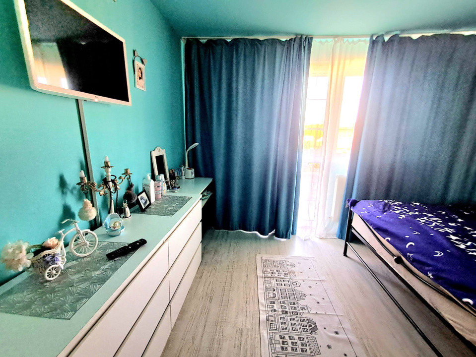 Casă individuală, 250 mp utili, 6 camere, 3 balcoane, terasă, livadă, Dezmir