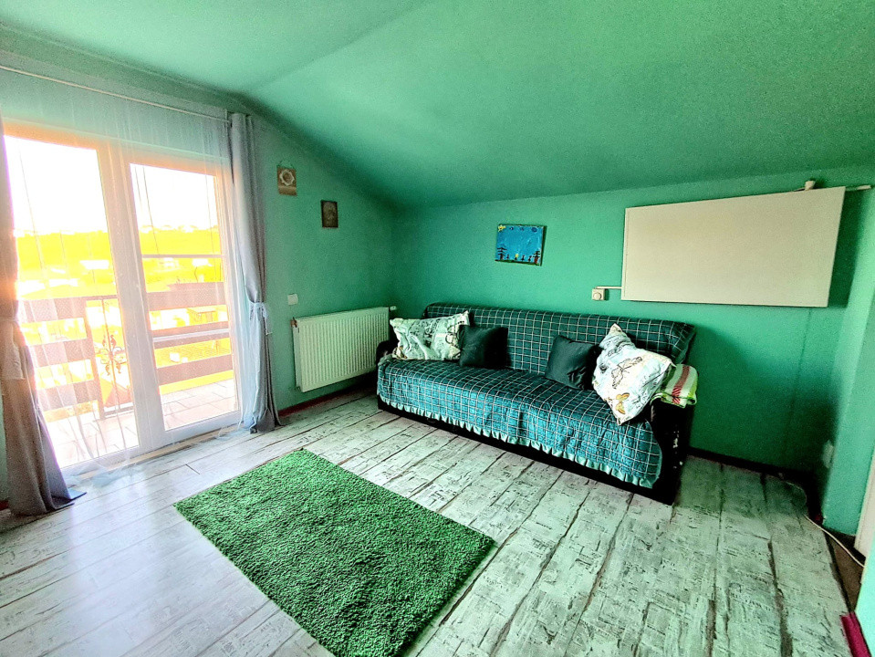 Casă individuală, 250 mp utili, 6 camere, 3 balcoane, terasă, livadă, Dezmir