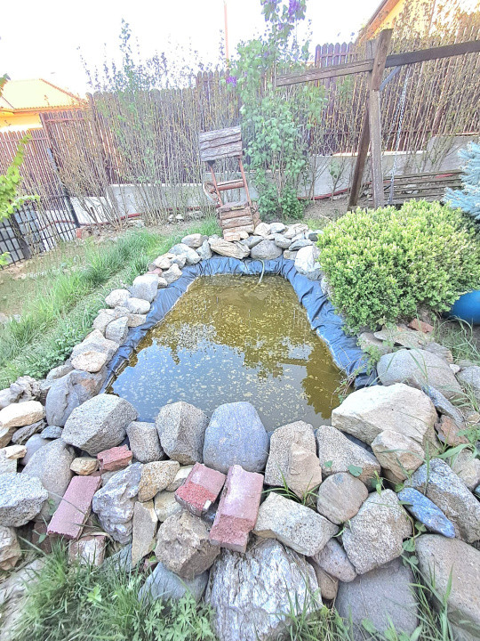 Casă individuală, 250 mp utili, 6 camere, 3 balcoane, terasă, livadă, Dezmir