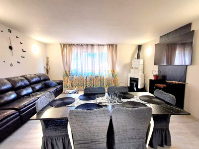 Casă individuală, 250 mp utili, 6 camere, 3 balcoane, terasă, livadă, Dezmir