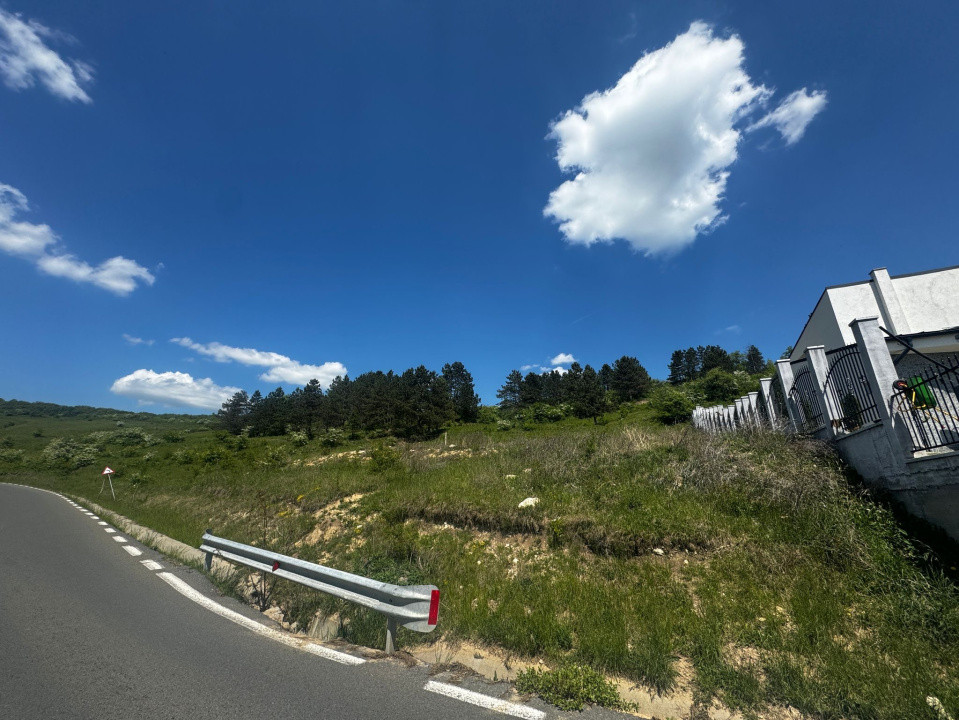 Teren 1370mp cu front de 38 mp Donath Park 