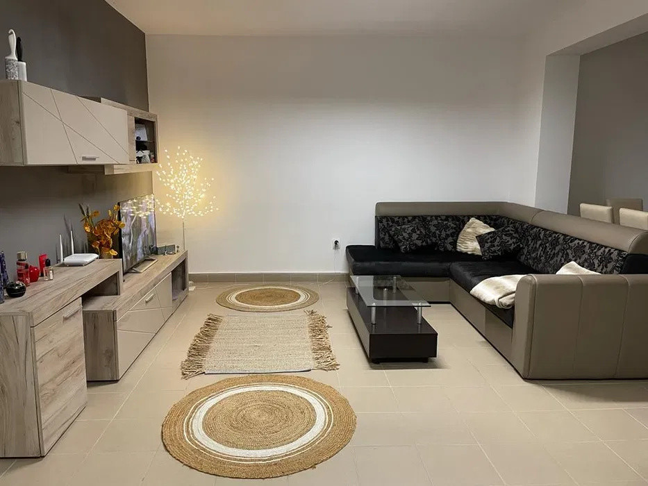 Apartament cu 2 camere, gradina, zona Porii