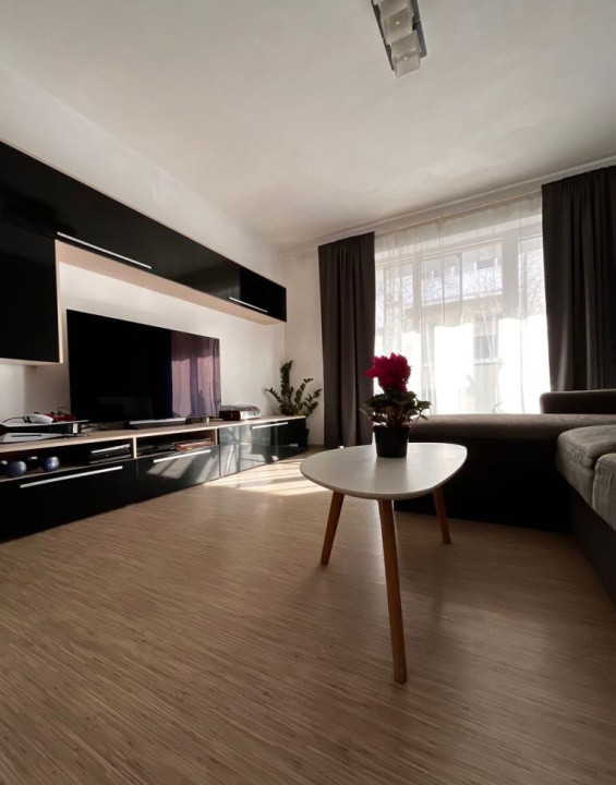 Apartament de vanzare ,2 camere decomandat , cu terasa