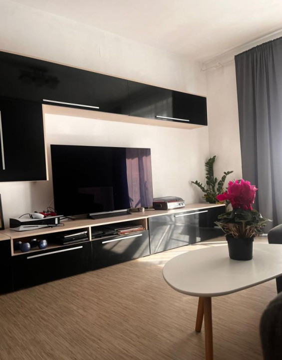 Apartament de vanzare ,2 camere decomandat , cu terasa