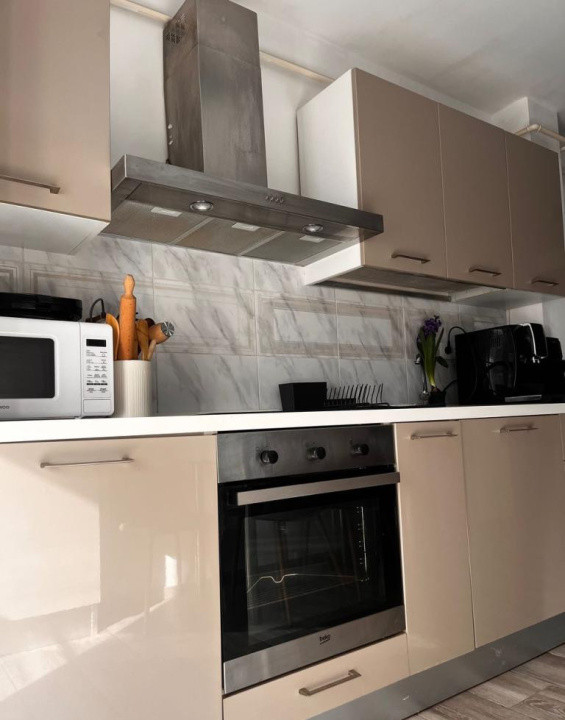 Apartament de vanzare ,2 camere decomandat , cu terasa