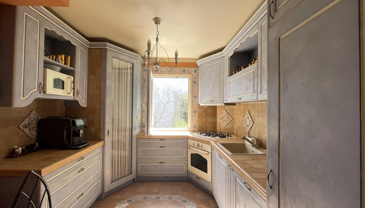 Apartament 4 camere, 93 mp, etaj intermediar, la cheie, zona străzii C. Brâncuși