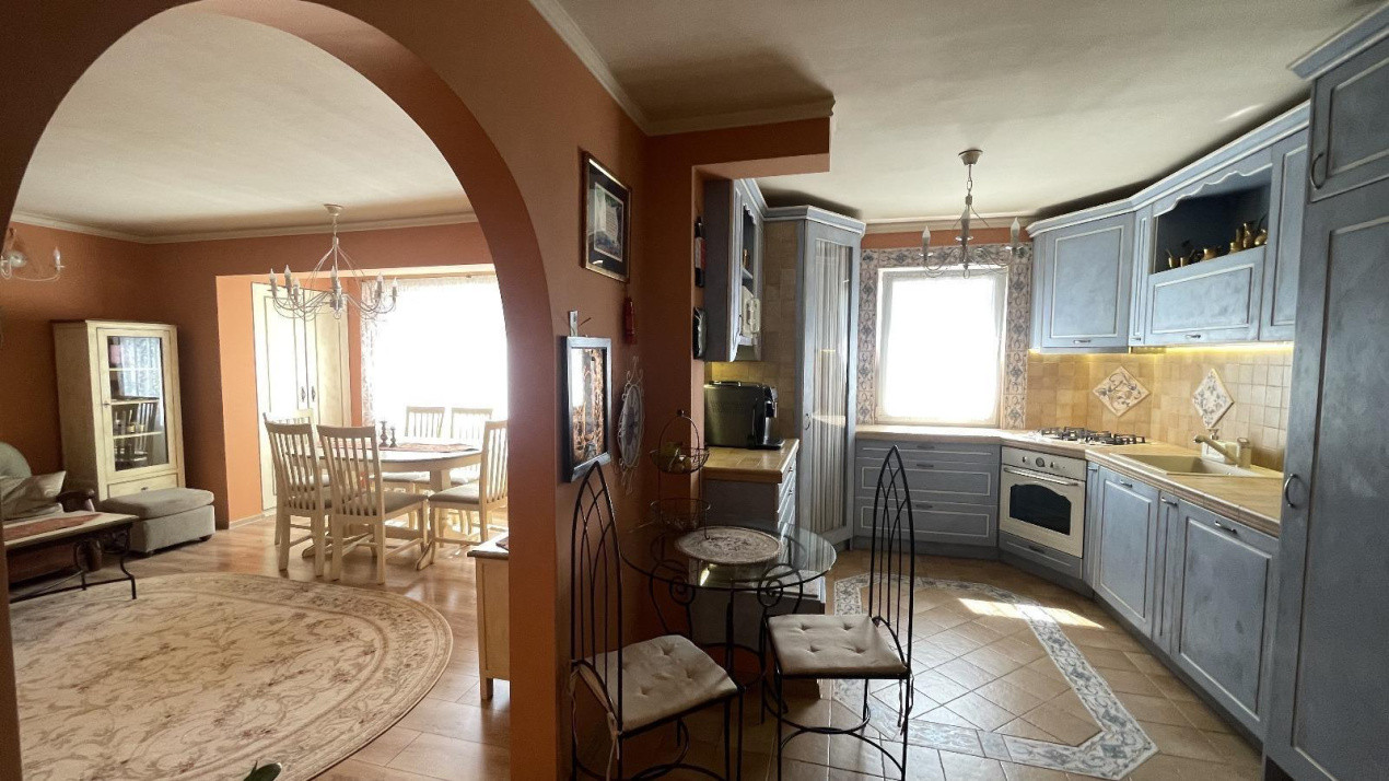 Apartament 4 camere, 93 mp, etaj intermediar, la cheie, zona străzii C. Brâncuși