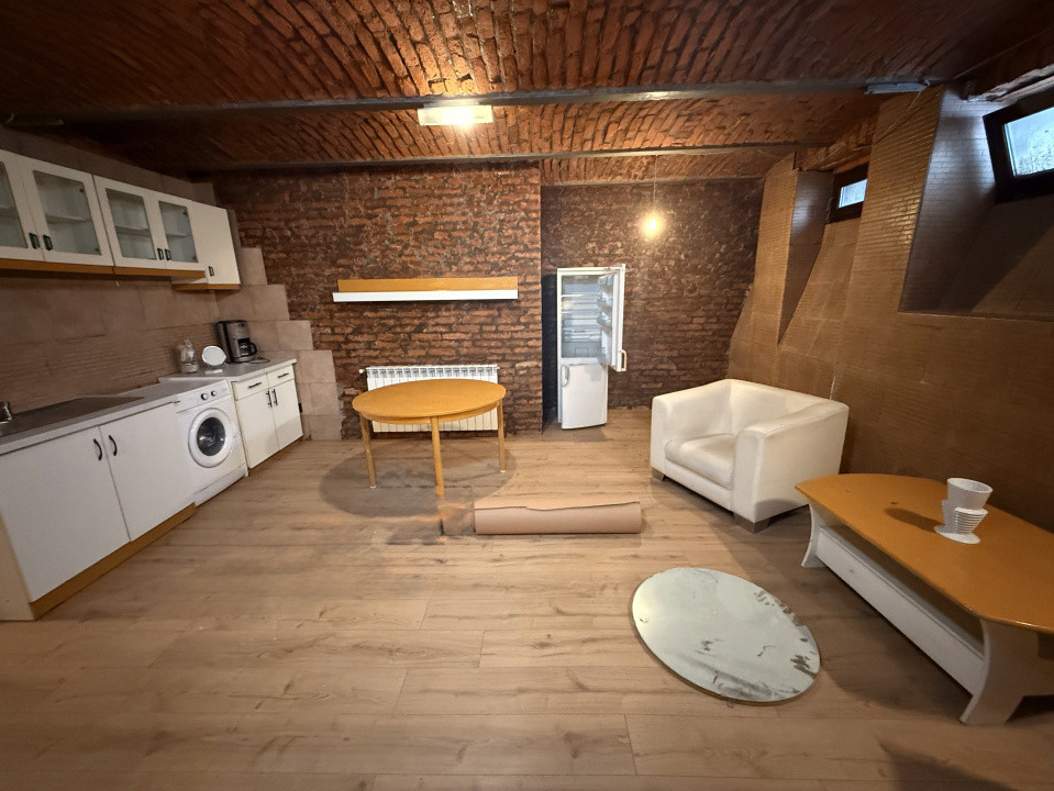 Apartament o camera, 40 mp, curs de renovare,  ultracentral