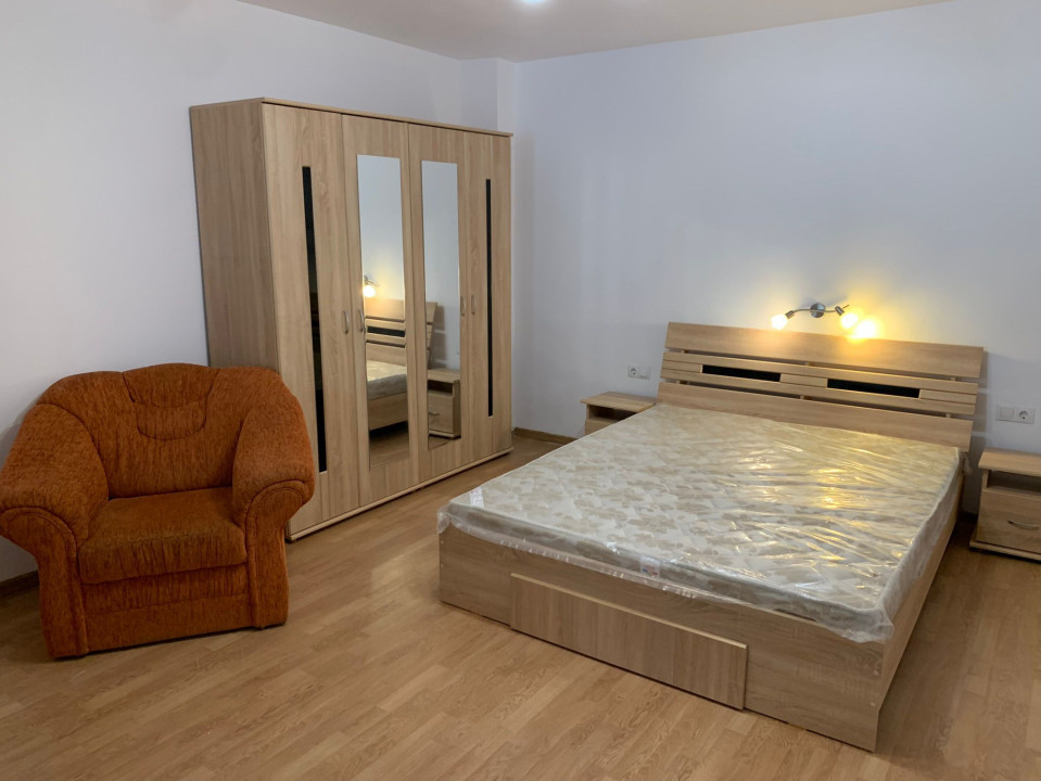 Apartament 2 camere decomandate  65 mp, curte, Zona centrala