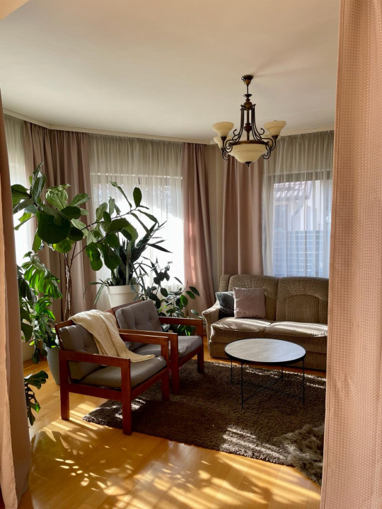 Casa de vanzare 230mp utili, Zona Buna Ziua