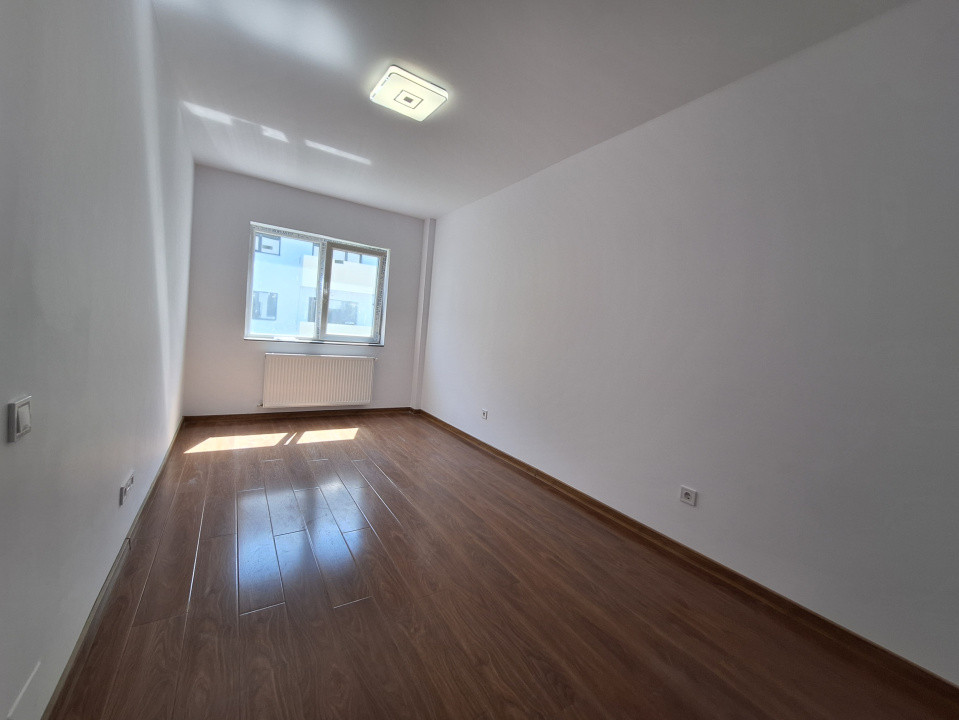 Apartament cu 3 camere, 55 mp, balcon, zona Terra