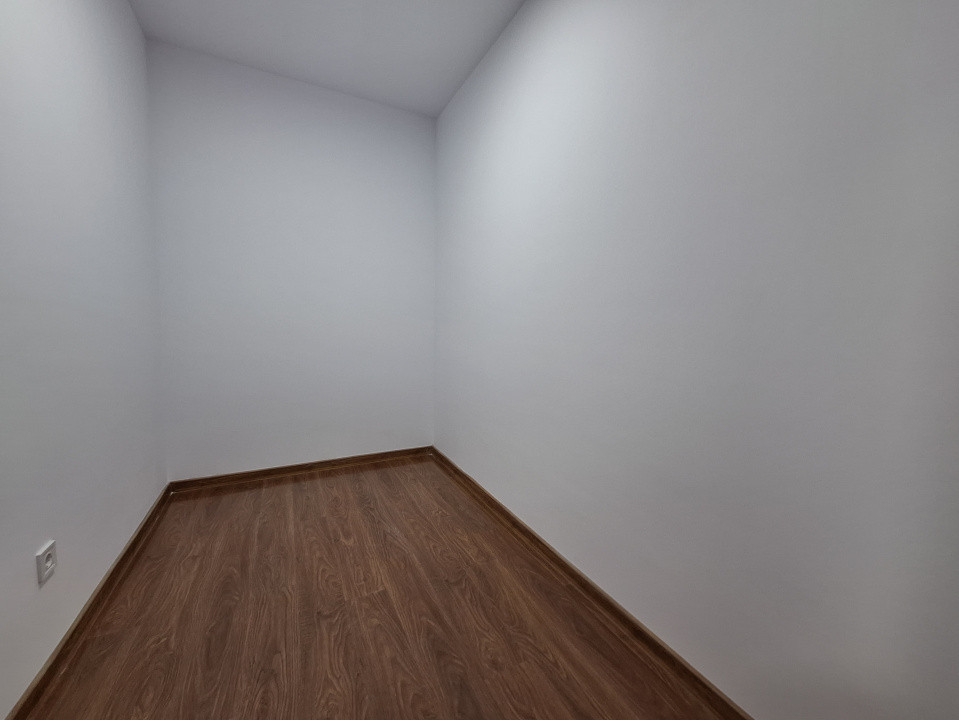 Apartament cu 3 camere, 55 mp, balcon, zona Terra