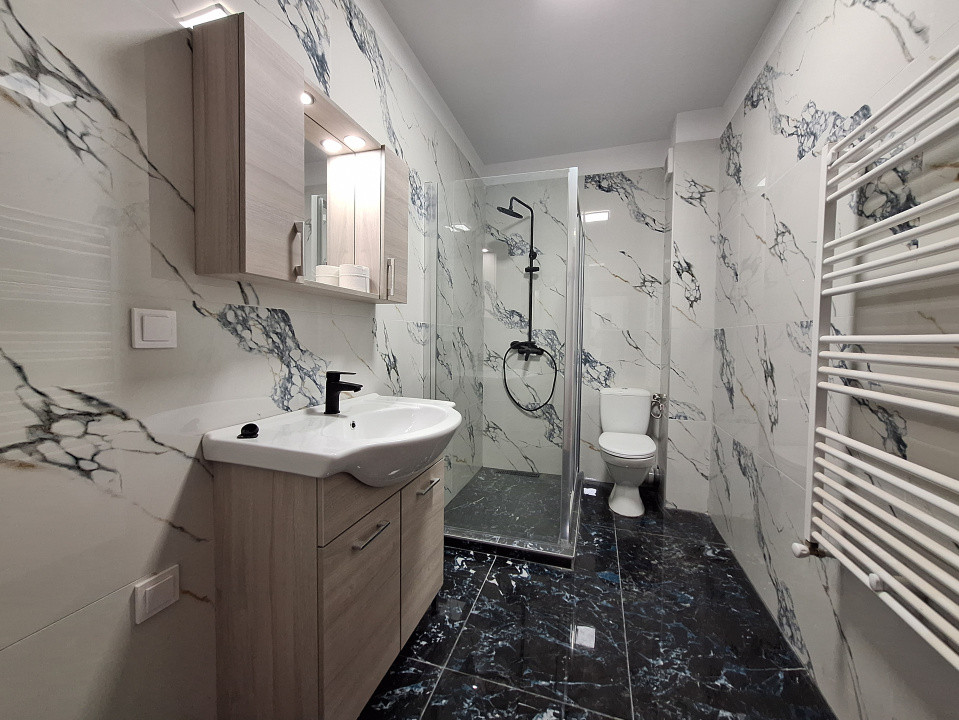 Apartament cu 3 camere, 55 mp, balcon, zona Terra