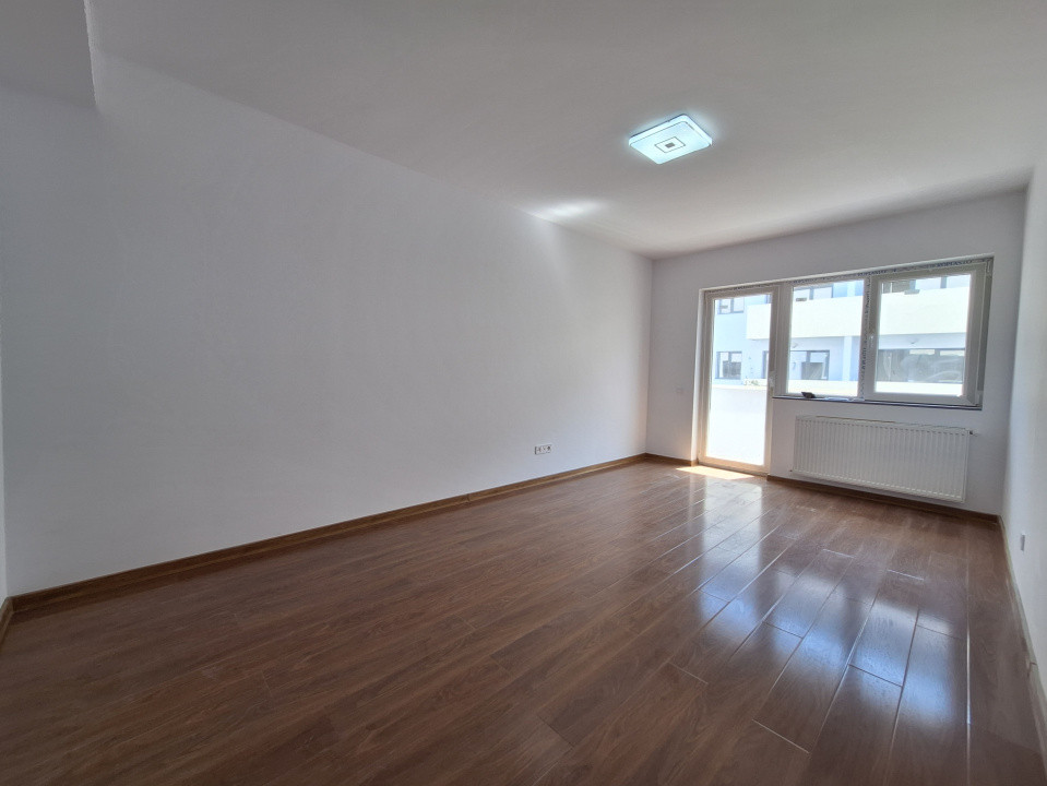 Apartament cu 3 camere, 55 mp, balcon, zona Terra