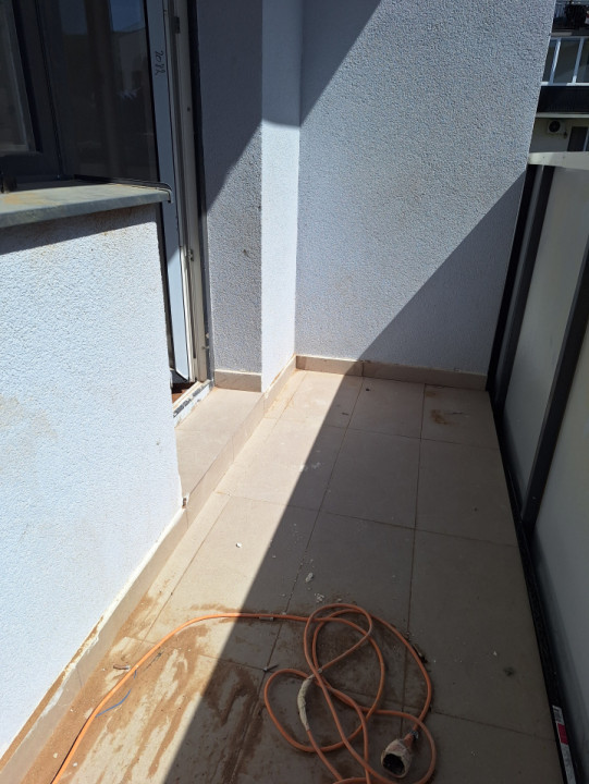 Apartament cu 3 camere, 55 mp, balcon, zona Terra