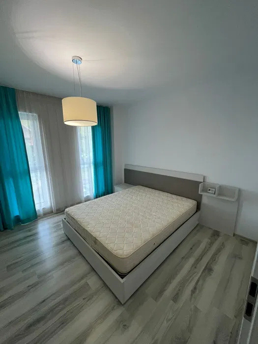 Apartament decomandat, 56 mp, balcon, zona Eroilor
