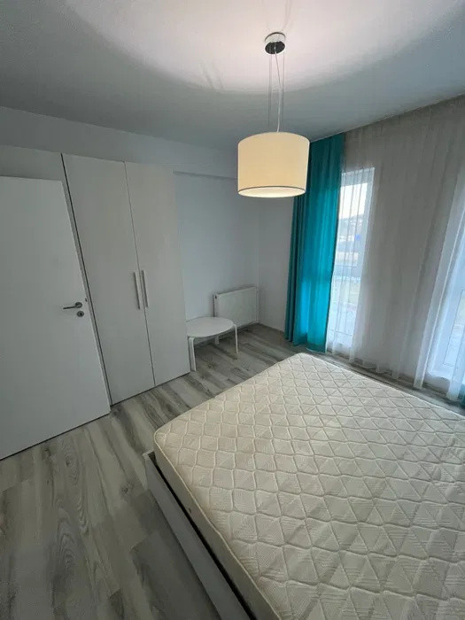 Apartament decomandat, 56 mp, balcon, zona Eroilor