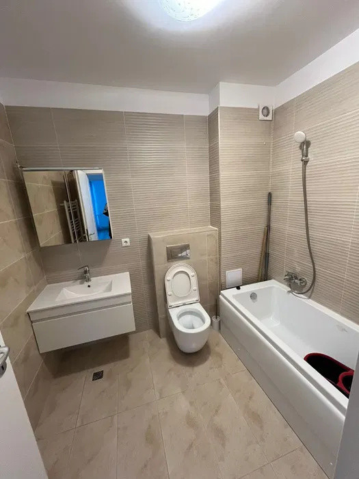 Apartament decomandat, 56 mp, balcon, zona Eroilor