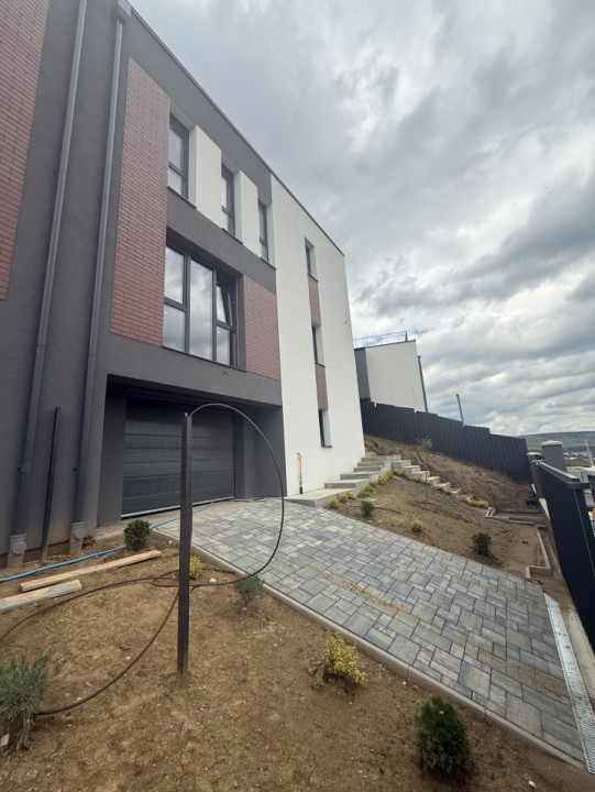 Casa 5 camere FINISAT! - 123,57 mp utili - garaj - zona Eroilor, Floresti!