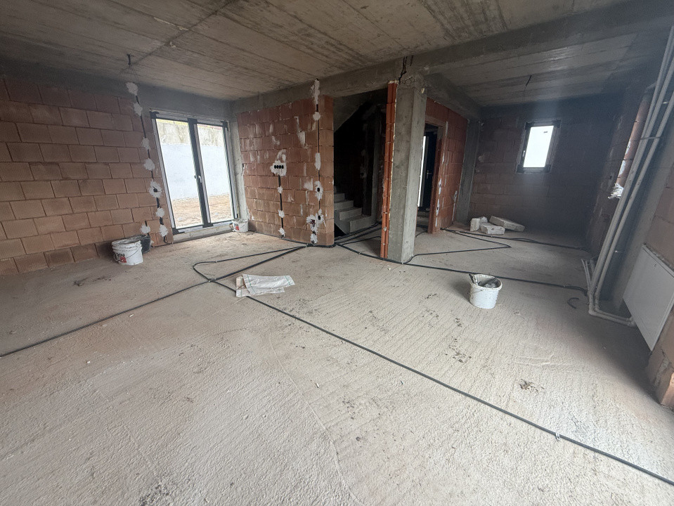 Casa 5 camere FINISAT! - 123,57 mp utili - garaj - zona Eroilor, Floresti!