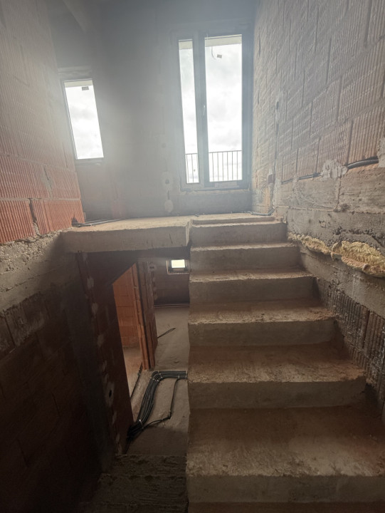 Casa 5 camere FINISAT! - 123,57 mp utili - garaj - zona Eroilor, Floresti!