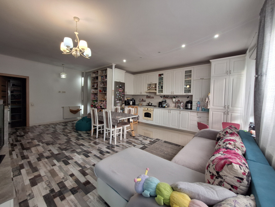 Apartament cu 3 camere, 74 mp, parcare, zona Parcului Poligon